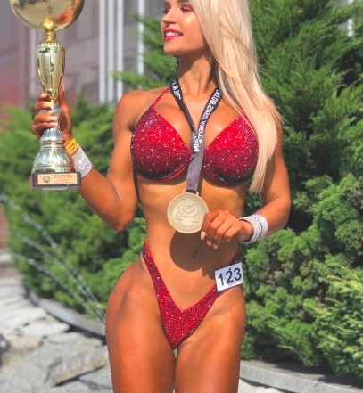 Is it possible to train the pecs without losing breast volume?